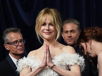 Nicole Kidman lets feathers do the talking at the Emmys.