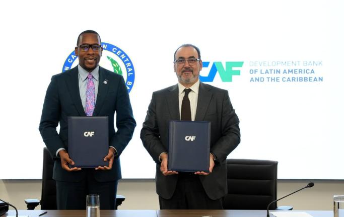 Sergio Díaz-Granados (right), executive president of CAF (right), and Timothy Antoine, governor of the ECCB, following the signing of the MOU between both institutions. 