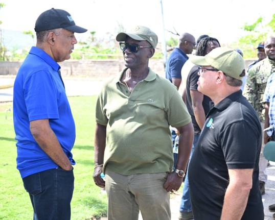 Minister of Local Government and Community Development, Desmond McKenzie (centre), converses with President and Chief Executive Officer of the Port Authority of Jamaica, Professor Gordon Shirley (left), and Chairman of the Tourism Product Development Compa