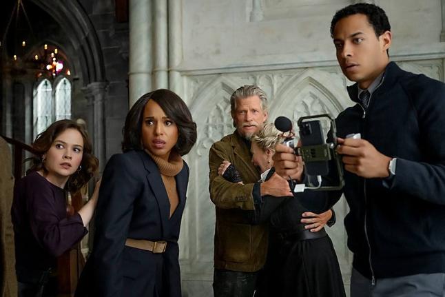 From left: Cailee Spaeny, Kerry Washington, Thomas Haden Church, Glenn Close, and Daryl McCormack in a scene from ‘Wake Up Dead Man: A Knives Out Mystery’.