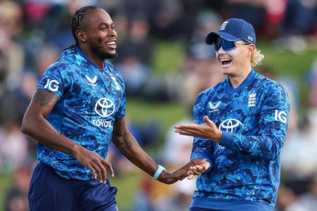 England’s Jofra Archer (left) and Jacob Bethell.
