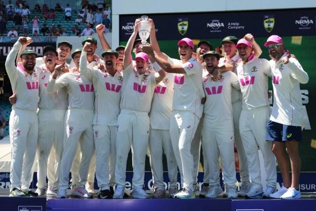 Members of the Australian team celebrate with the Ashes trophy following the final Ashes cricket Test between England and Australia in Sydney, Australia, yesterday.