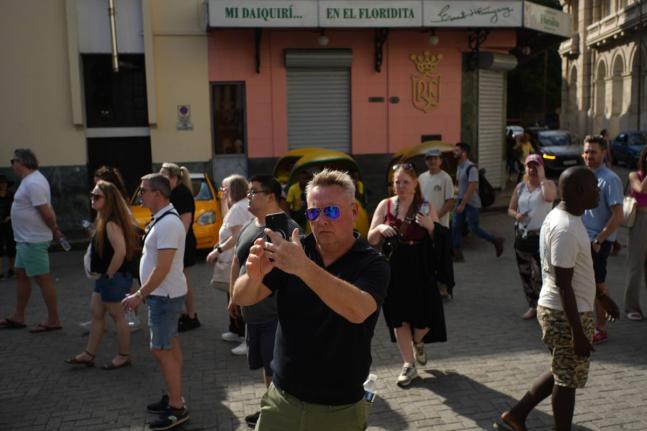 Tourists traverse a street in Havana, Monday, January 26, 2026. (AP Photo/Ramon Espinosa)
