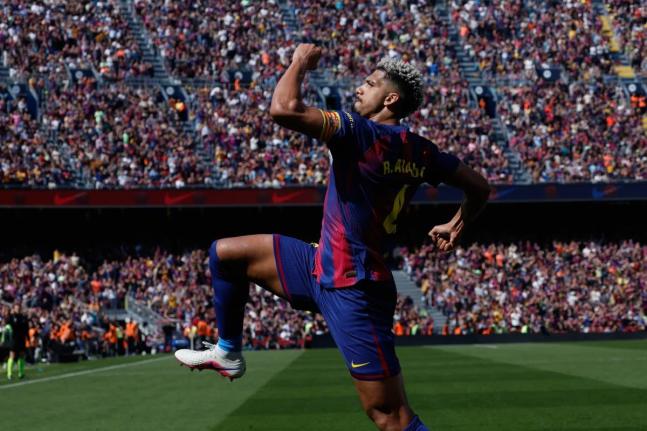 Barcelona’s Ronald Araujo celebrates after scoring during a La Liga soccer match against Rayo Vallecano in Barcelona, Spain, yesterday.