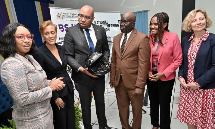 State Minister in the Ministry of Industry, Investment and Commerce, Delano Seiveright (third left), and Executive Director of the Bureau of Standards Jamaica (BSJ), Dr Velton Gooden (fourth left),  with (from left) Lead Youth and Education Programmes, Roa