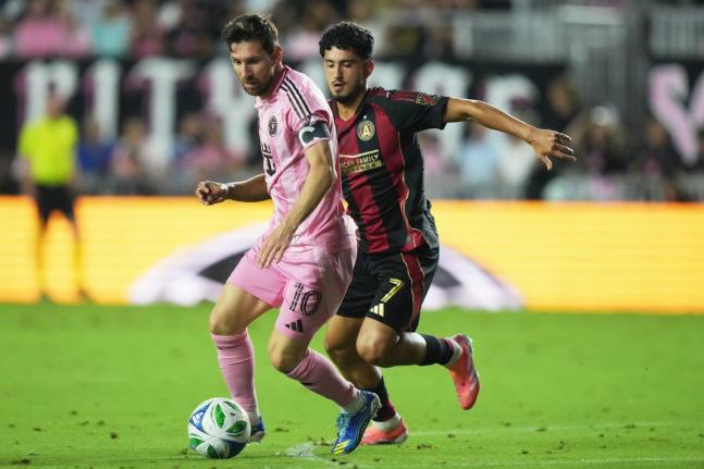 FILE - Inter Miami forward Lionel Messi (10) runs with the ball as Atlanta United midfielder Steven Alzate (7) defends during the first half of an MLS soccer match, Oct. 11, 2025, in Fort Lauderdale, Fla. (AP Photo/Lynne Sladky, File)