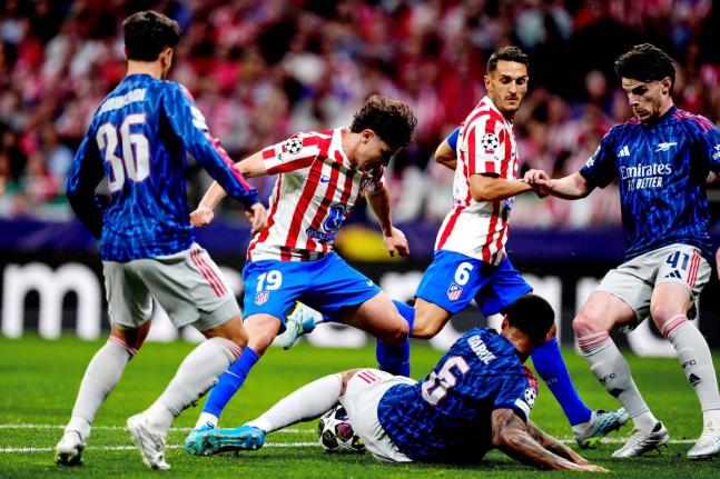 Atletico Madrid’s Julian Alvarez (centre) is blocked during a Champions League semi-final, first leg match against Arsenal in Madrid, Spain, yesterday.