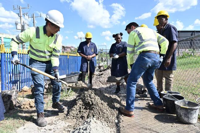 Rudolph Brown/Photographer
Caribbean Cement Company Limited Managing Director Jorge Martinez (left) and Group Managing Director of the Trinidad Cement Limited cluster, Francisco Aguilera (second right), take part in a demonstration with students at St Eliz