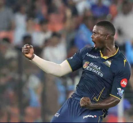 Jason Holder celebrates a wicket for the Gujarat Titans. 
