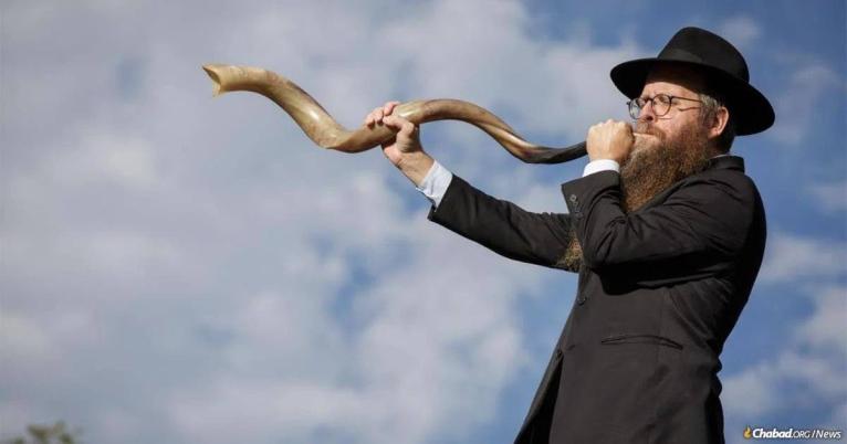 Rabbi Yossi Wolwosky of Chabad in Connecticut sounds a large ram’s horn, known as a shofar, in preparation for Rosh Hashanah, the Jewish New Year. 