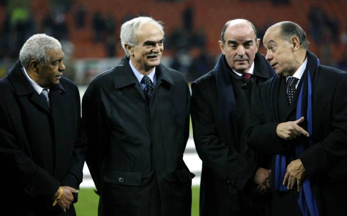 AP 
Inter Milan’s former players Sandro Mazzola (second left) with Jair of Brazil  (left) Mario Corso and Luis Suarez (right) prior to the start of the Champions League first knockout round, second-leg football match between Inter and Ajax at the San Sir